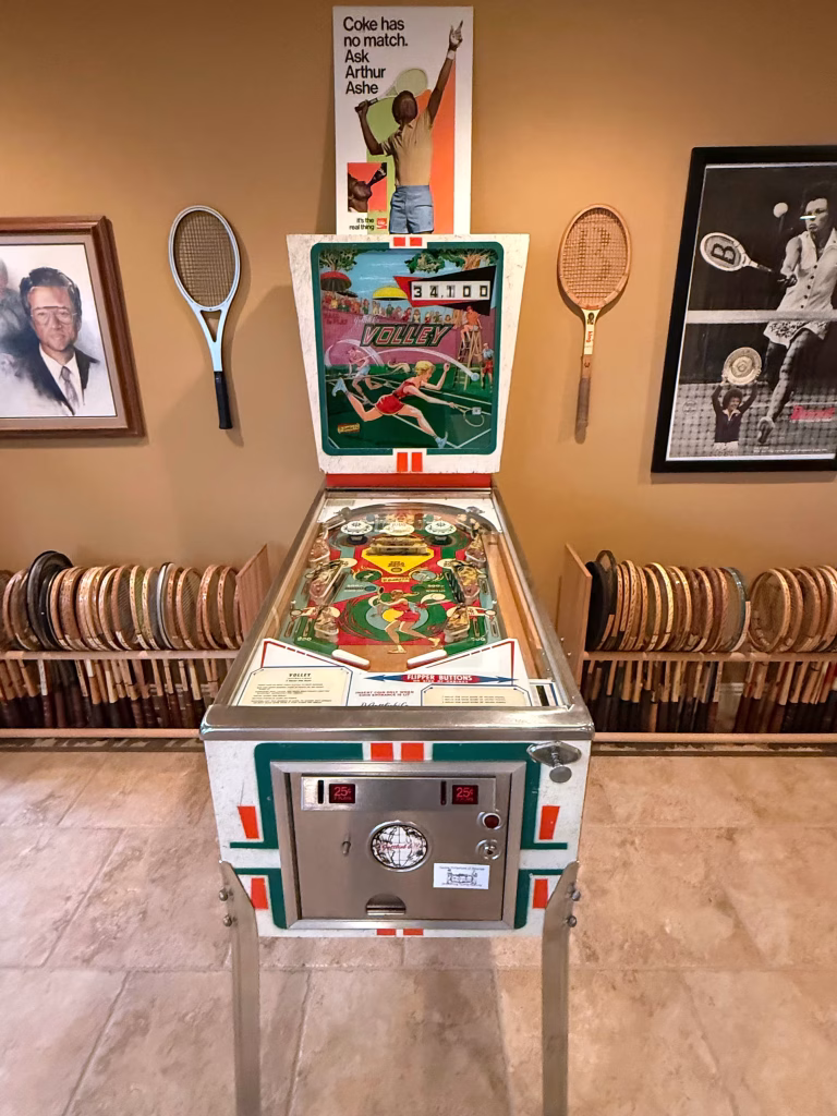 1976 Volley pinball machine